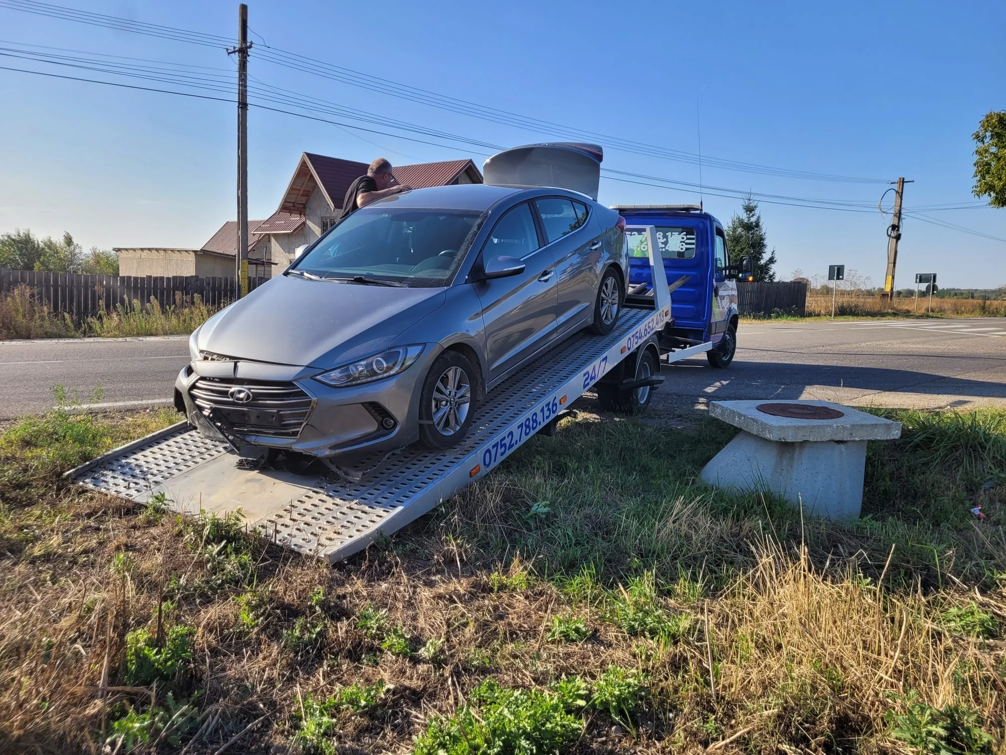 Tractari auto Bacau - remorcari cu platforma auto moderna